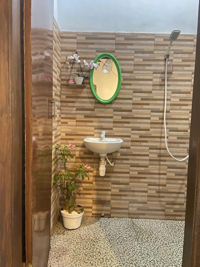 Kuwera Homestay Batununggul Esterno foto